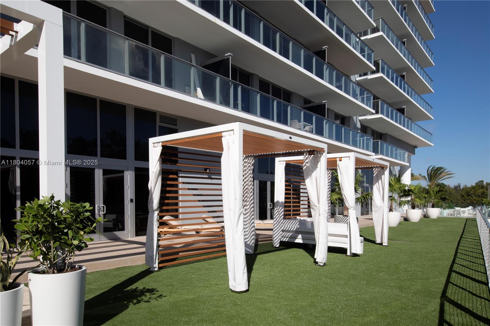 North Miami Beach, Florida, 33160, United States, 2 Bedrooms Bedrooms, ,2 BathroomsBathrooms,Residential,For Sale,1826638
