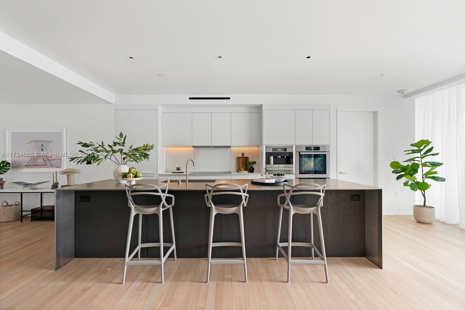 Miami Beach, Florida, 33140, United States, 3 Bedrooms Bedrooms, ,4 BathroomsBathrooms,Residential,For Sale,1696692
