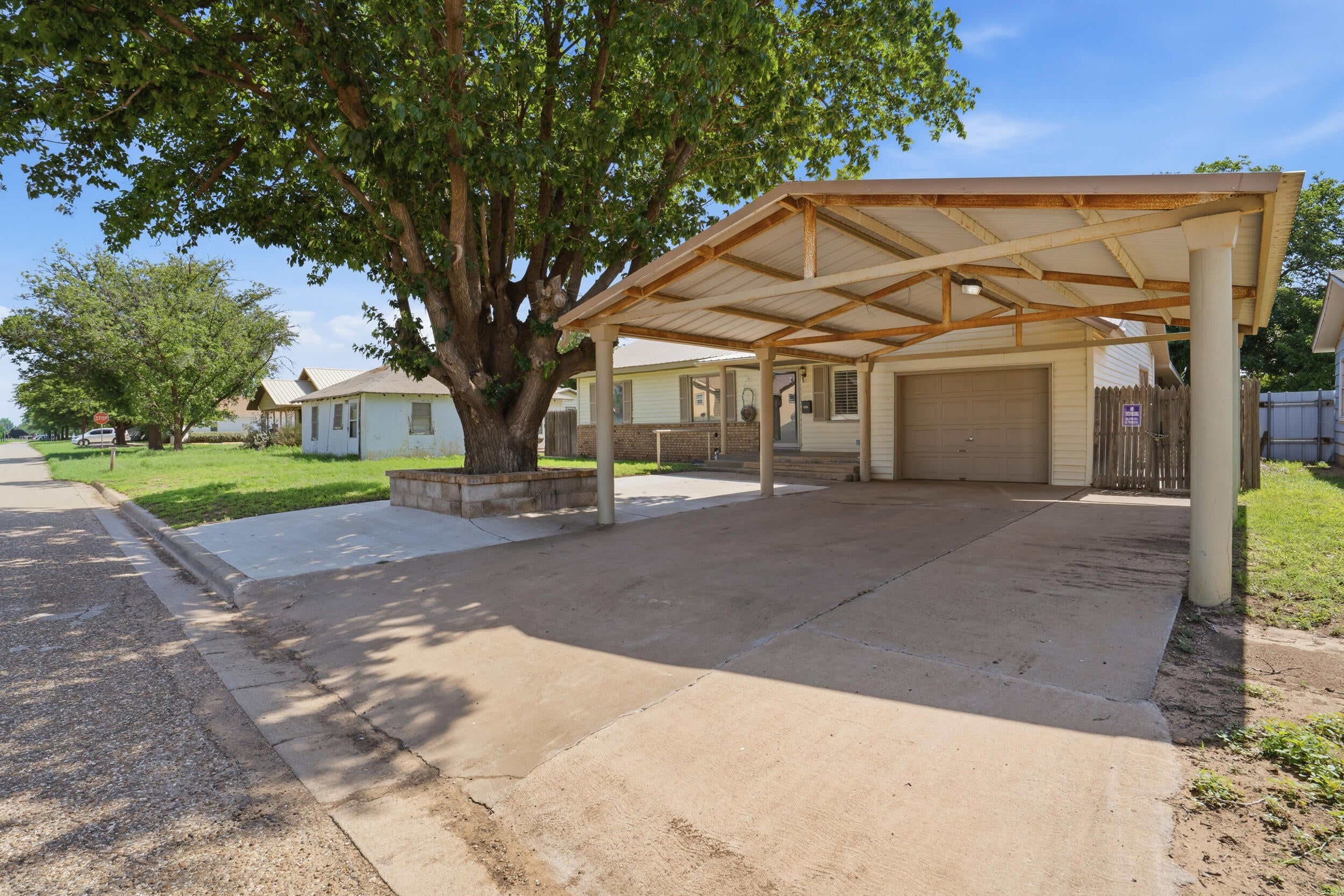 14th St, Slaton, TX 79364 #1