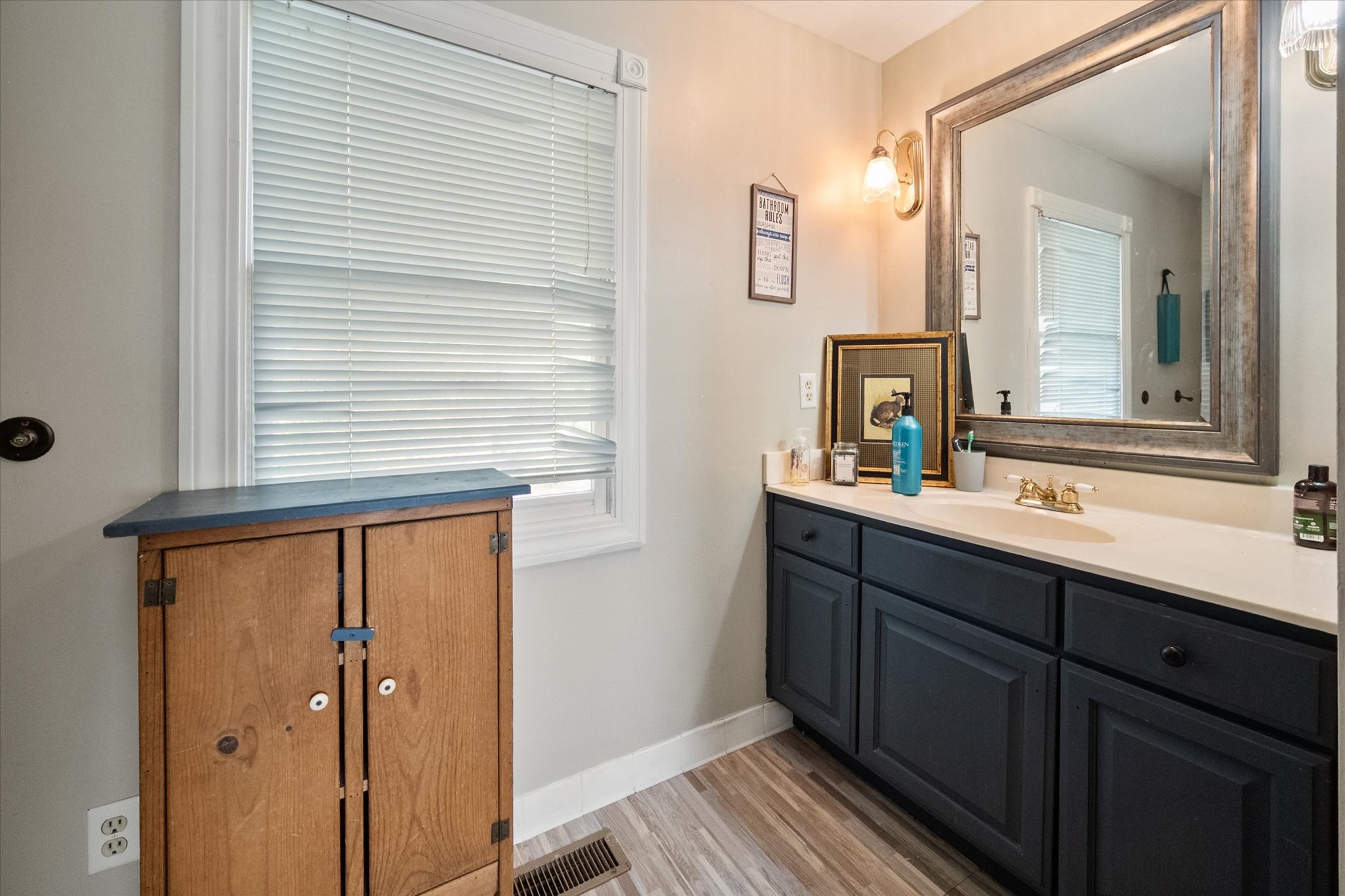 Shelbyville, Kentucky, 40065, United States, 4 Bedrooms Bedrooms, ,3 BathroomsBathrooms,Residential,For Sale,1986481