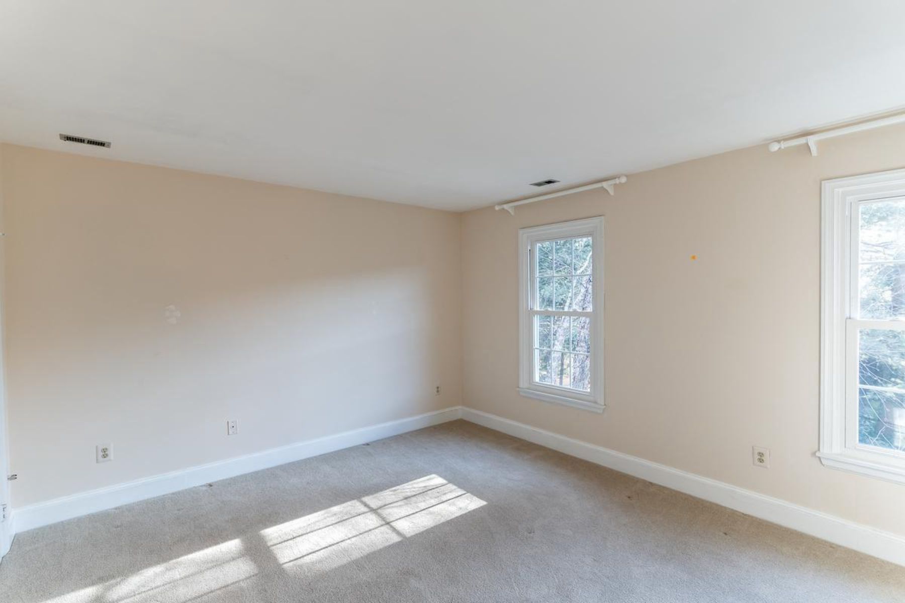 7348 Lewinsville Square Place, Mclean, VA, 22101 - 物件實景