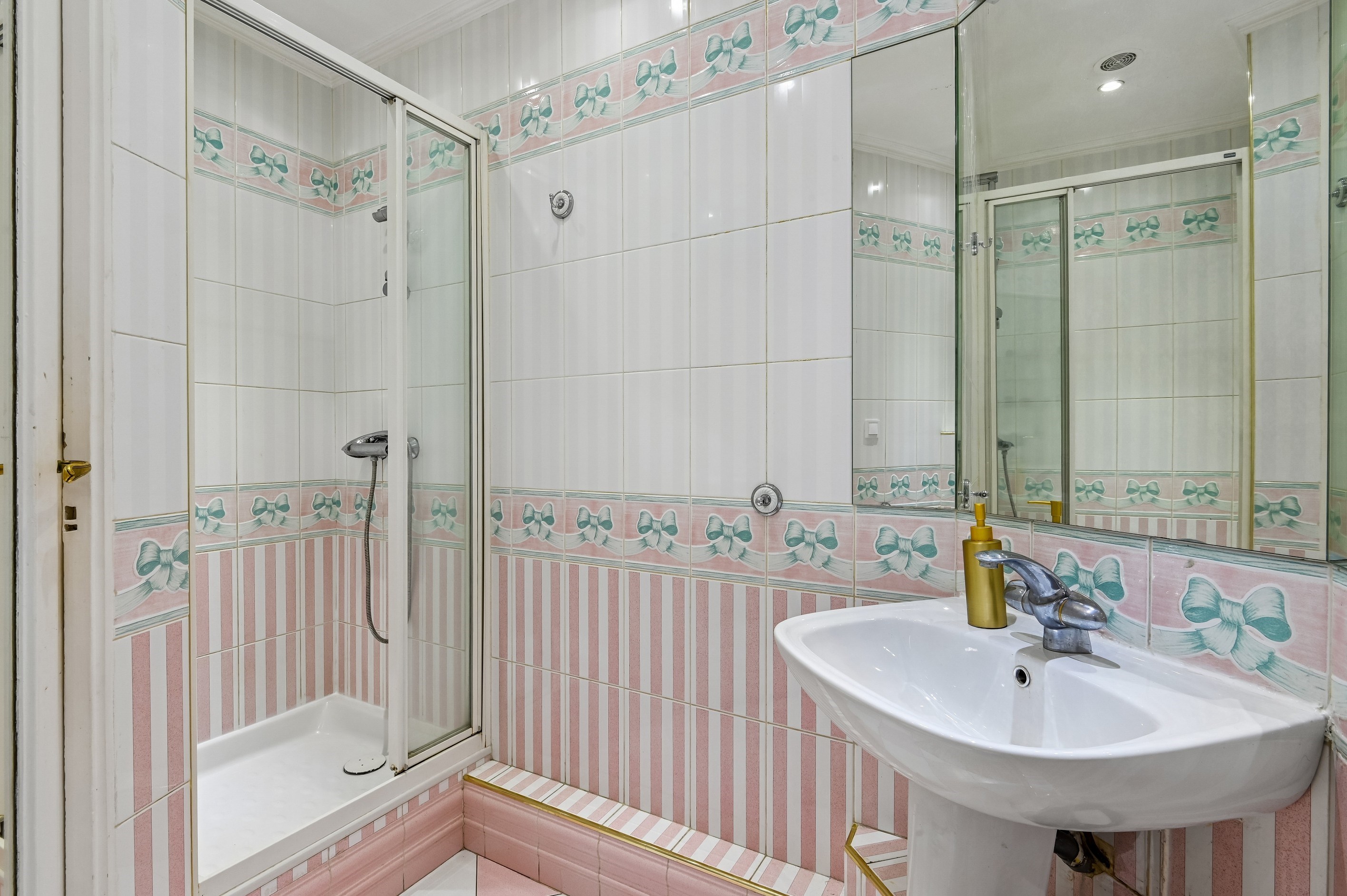  Longchamp – 4-Bedroom Family Apartment - 物件實景
