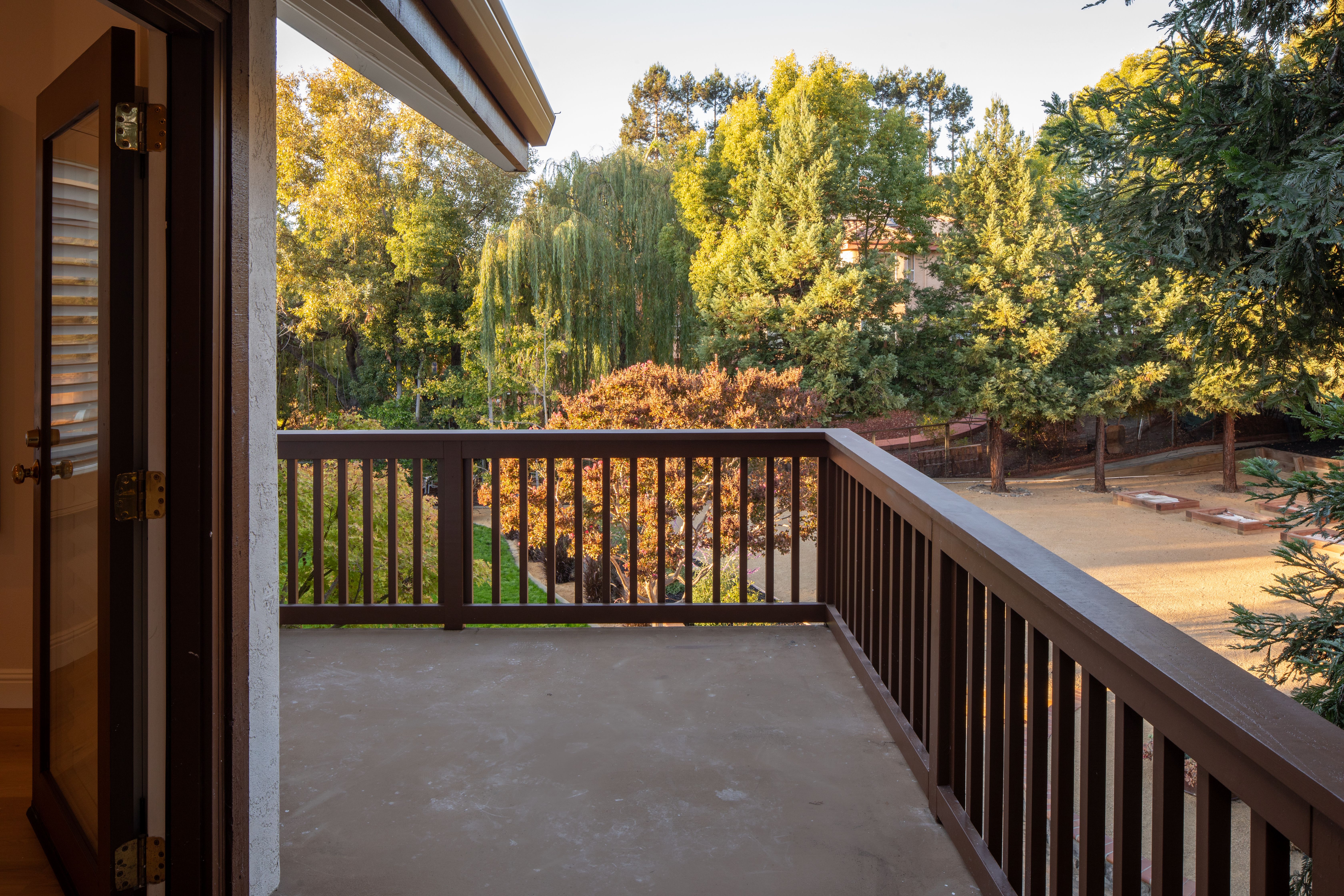  Grand Tudor Estate Offering Luxury Living in Gated Vineyard Heights - 物件實景