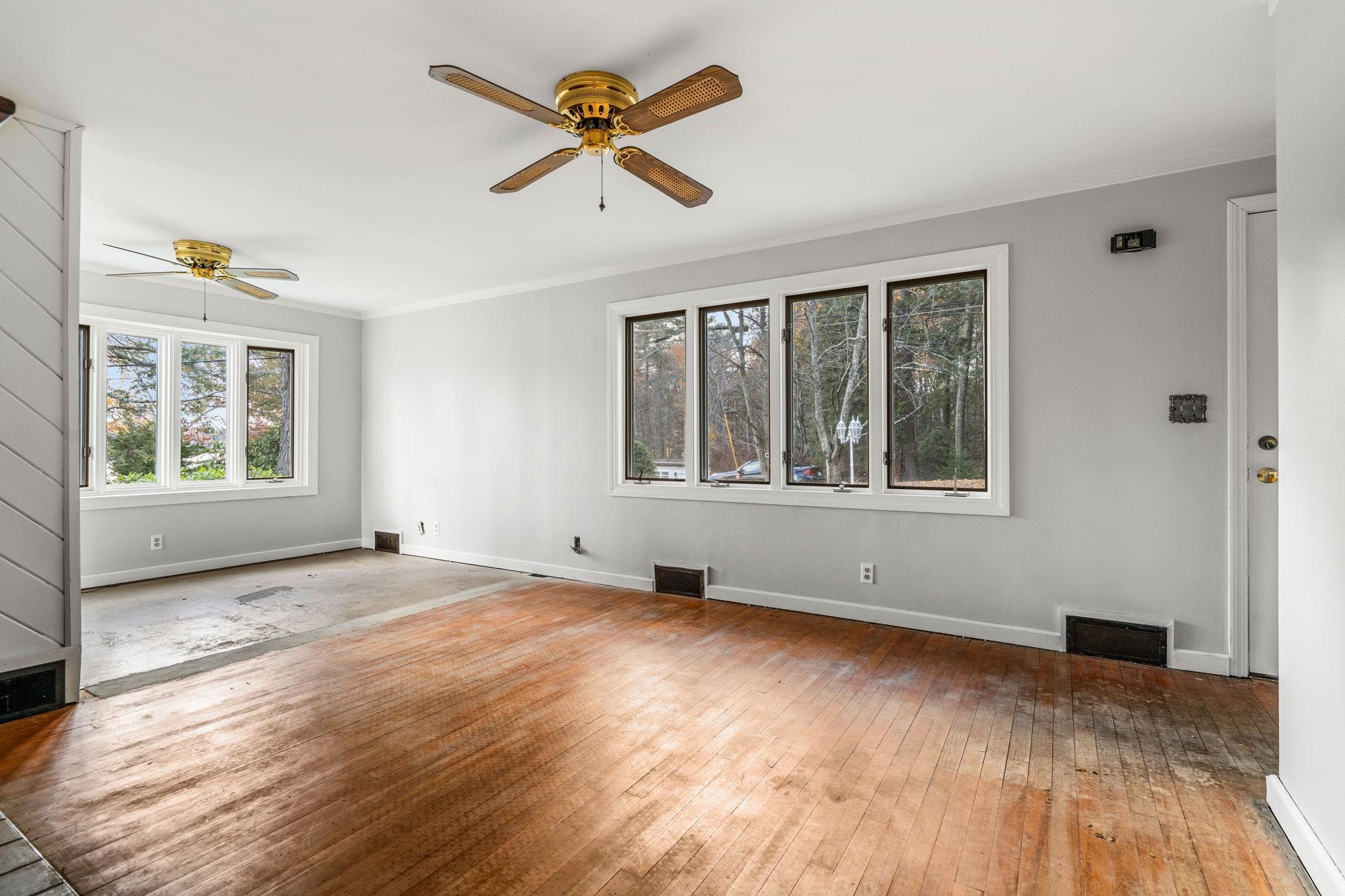 Pelham, New Hampshire, 03076, United States, 3 Bedrooms Bedrooms, ,1 BathroomBathrooms,Residential,For Sale,1991276