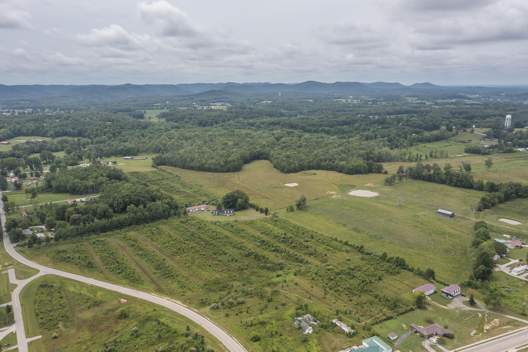 Jeffersonville, Kentucky, 40337, United States, 5 Bedrooms Bedrooms, ,4 BathroomsBathrooms,Residential,For Sale,1989610