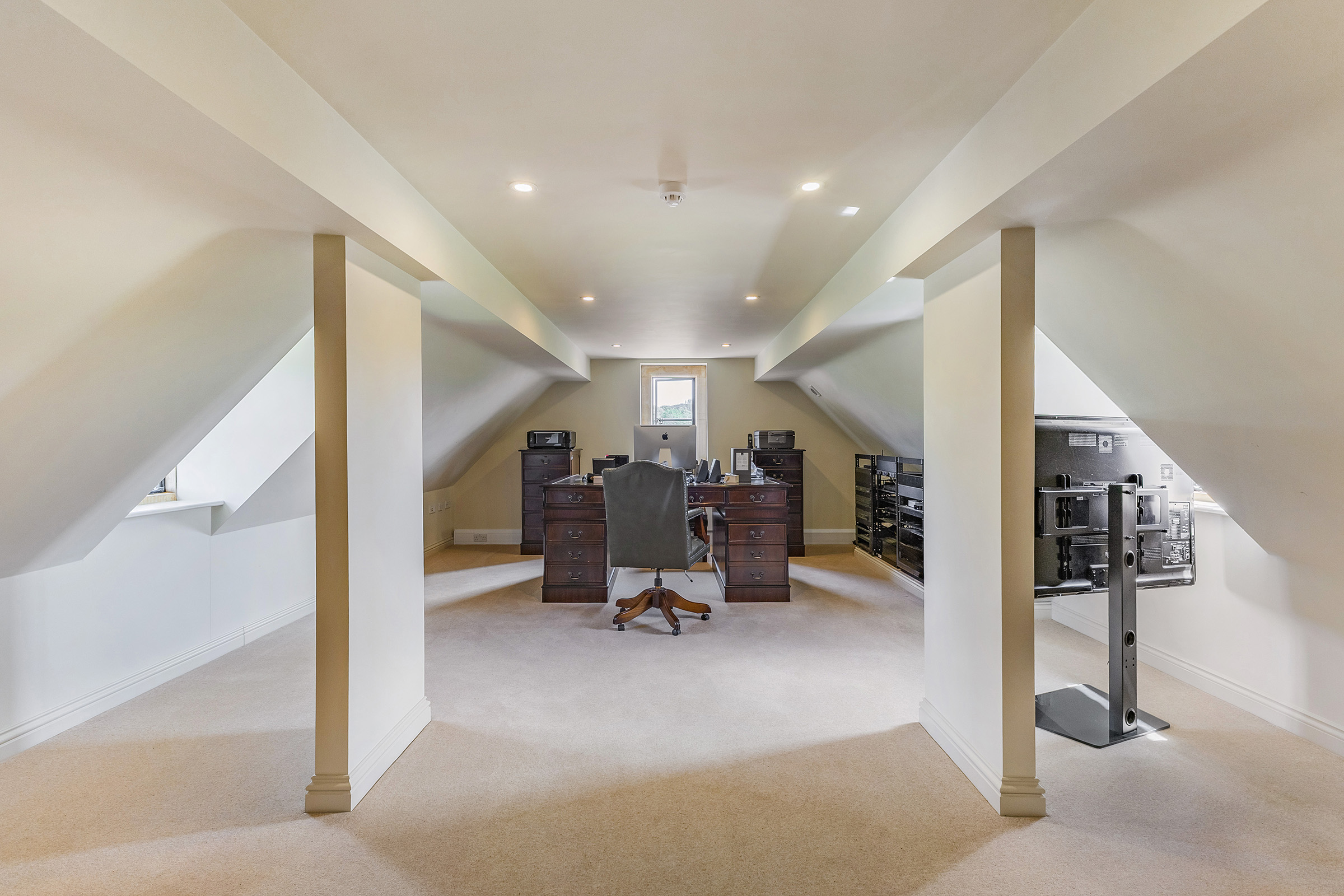  An Impressive Country Estate with Indoor Pool and Equestrian Facilities - 物件實景
