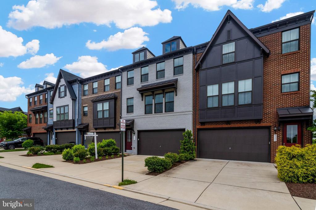 Alexandria, Virginia, 22306, United States, 3 Bedrooms Bedrooms, ,4 BathroomsBathrooms,Residential,For Sale,2019701