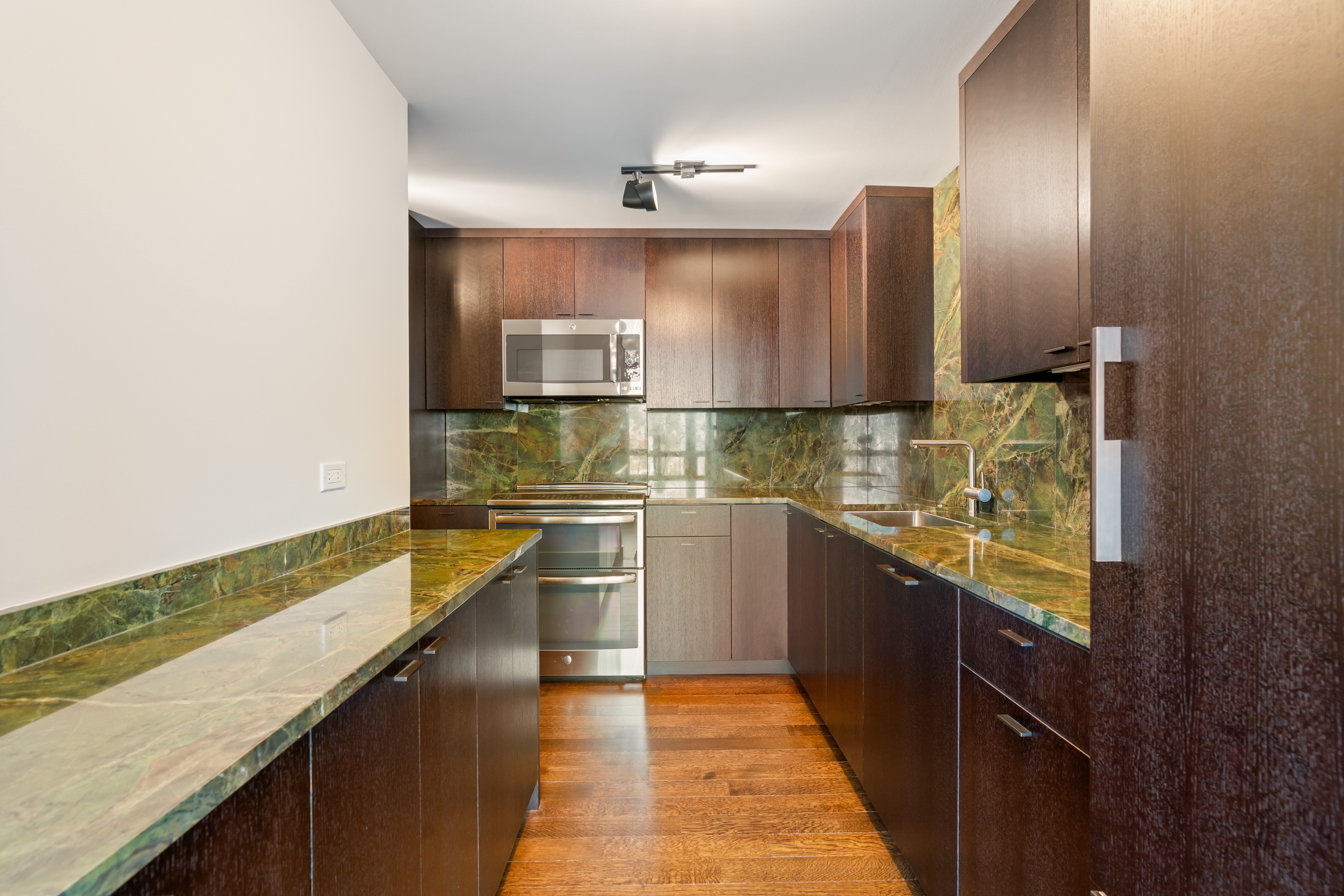  Fully Renovated Condo in the Gold Coast - 物件實景