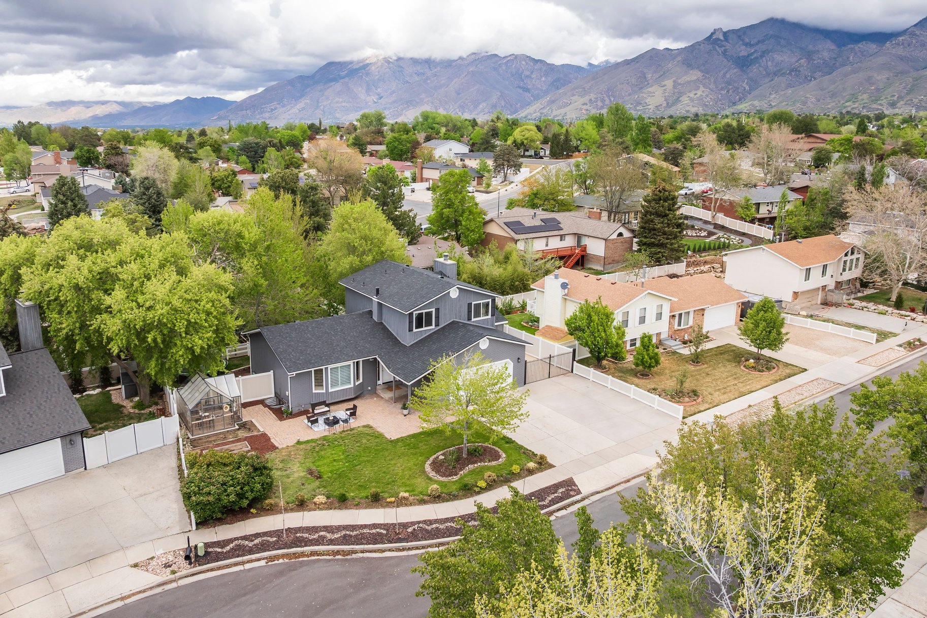  Sandy Gem Near the Canyons with Beautiful Backyard Living - 物件實景