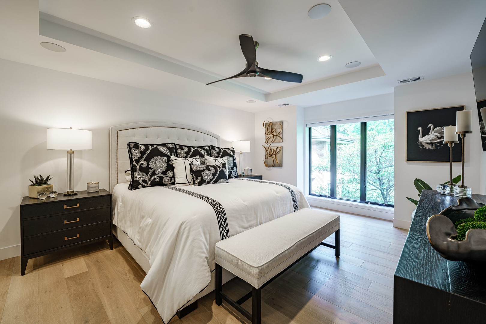 Oak Brook, Illinois, 60523, United States, 2 Bedrooms Bedrooms, ,2 BathroomsBathrooms,Residential,For Sale,1927231