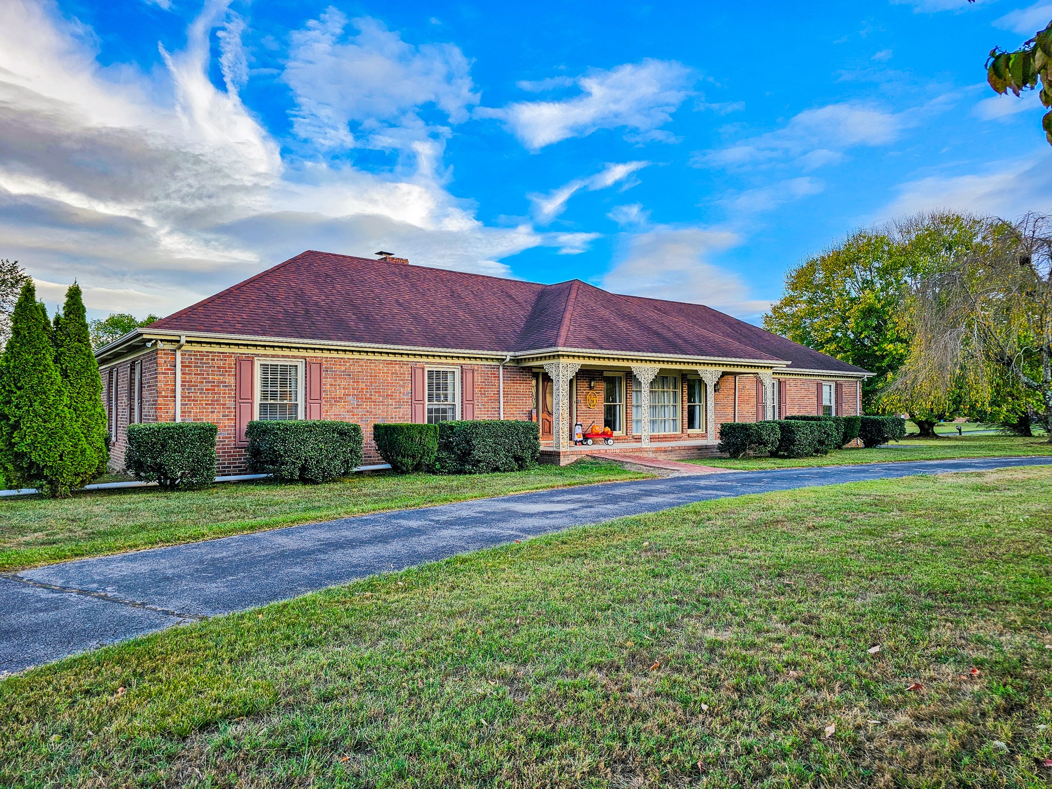 Tullahoma, Tennessee, 37388, United States, 3 Bedrooms Bedrooms, ,4 BathroomsBathrooms,Residential,For Sale,1794204