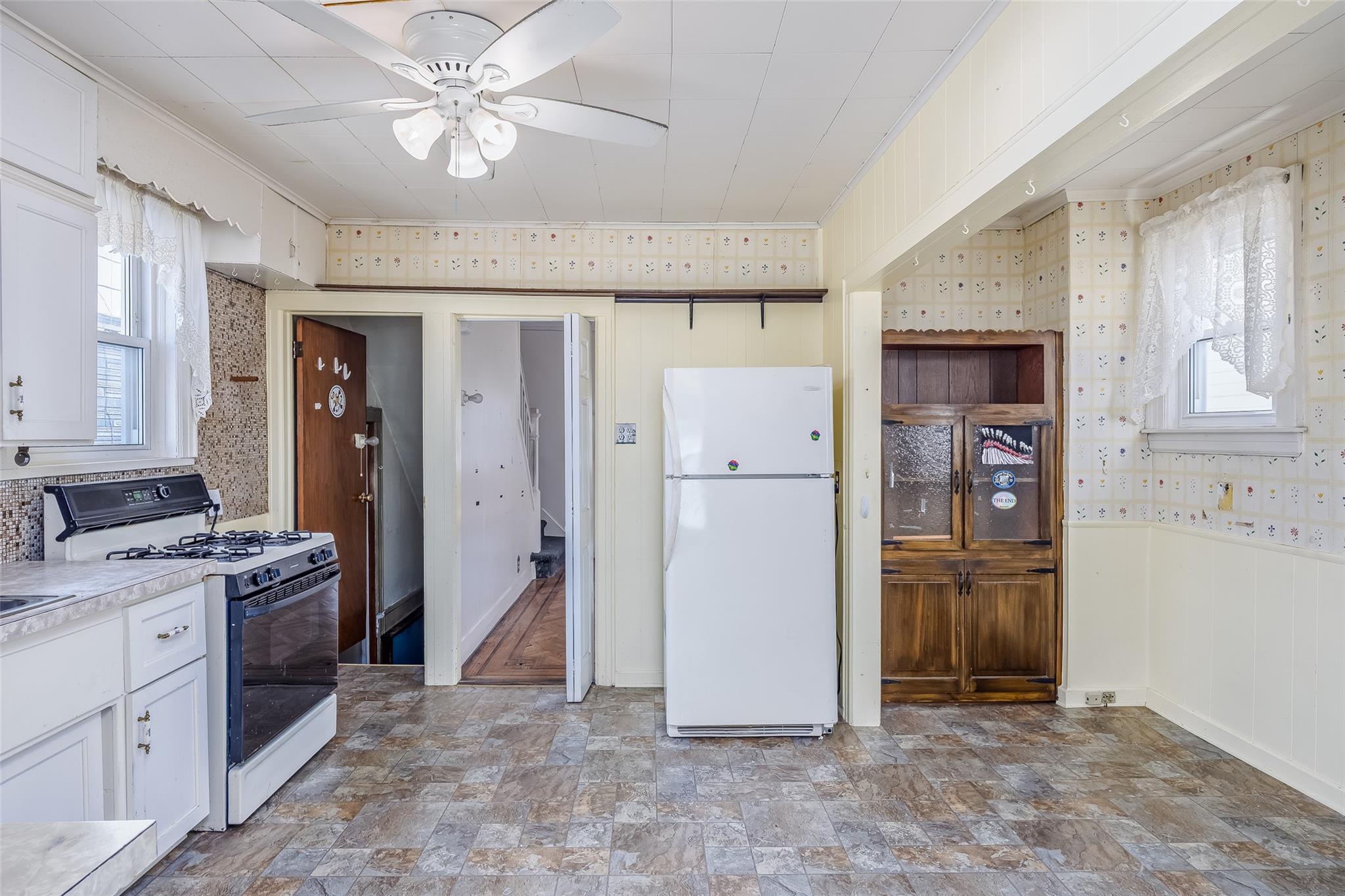 Queens Village, New York, 11428, United States, 4 Bedrooms Bedrooms, ,2 BathroomsBathrooms,Residential,For Sale,1752730