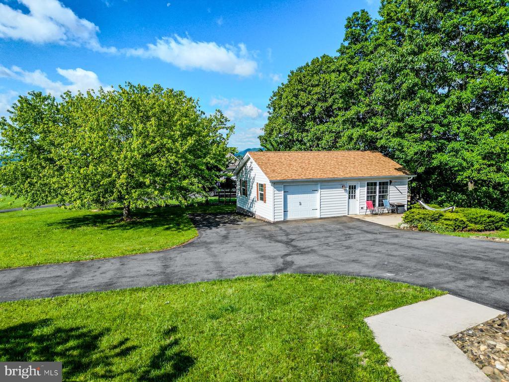 Petersburg, West Virginia, 26847, United States, 3 Bedrooms Bedrooms, ,3 BathroomsBathrooms,Residential,For Sale,1891078