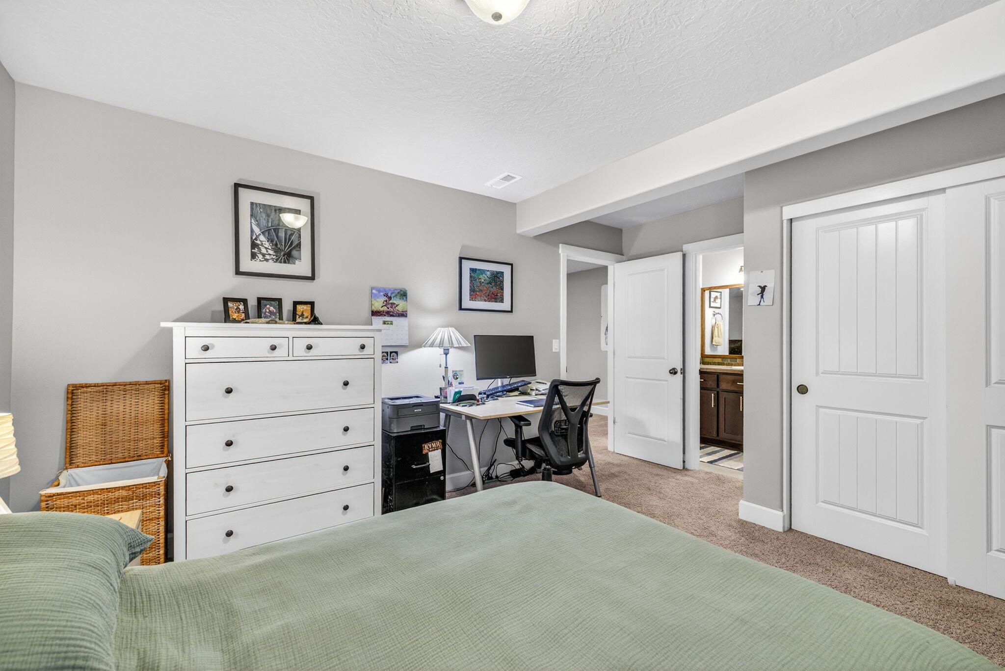 Bend, Oregon, 97701, United States, 4 Bedrooms Bedrooms, ,3 BathroomsBathrooms,Residential,For Sale,2003501