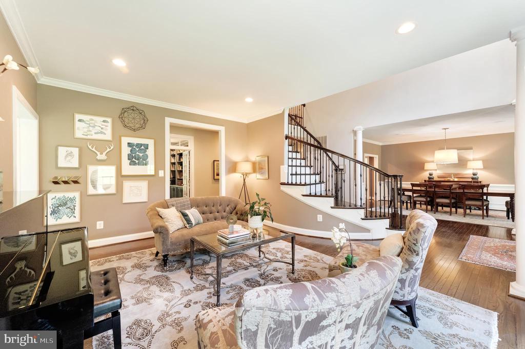Vienna, Virginia, 22182, United States, 5 Bedrooms Bedrooms, ,6 BathroomsBathrooms,Residential,For Sale,1943879