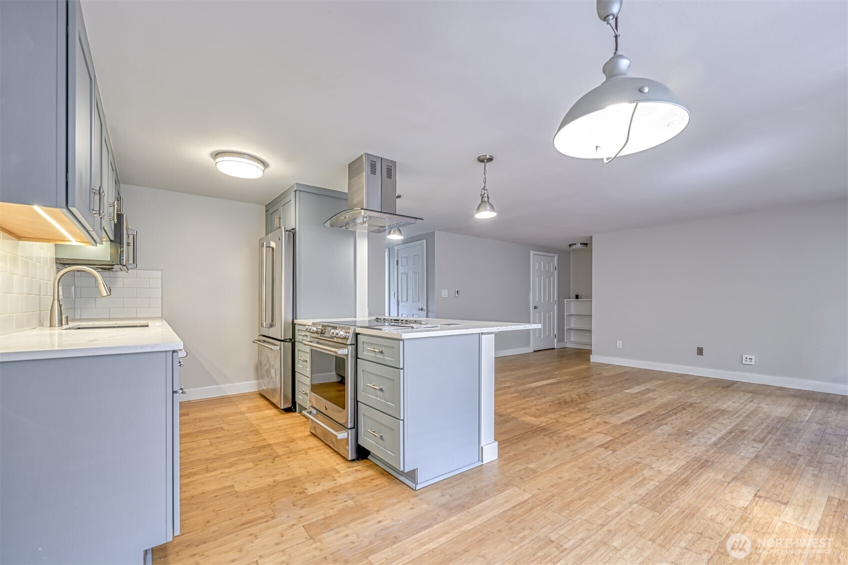 Redmond, Washington, 98052, United States, 2 Bedrooms Bedrooms, ,1 BathroomBathrooms,Residential,For Sale,1897825