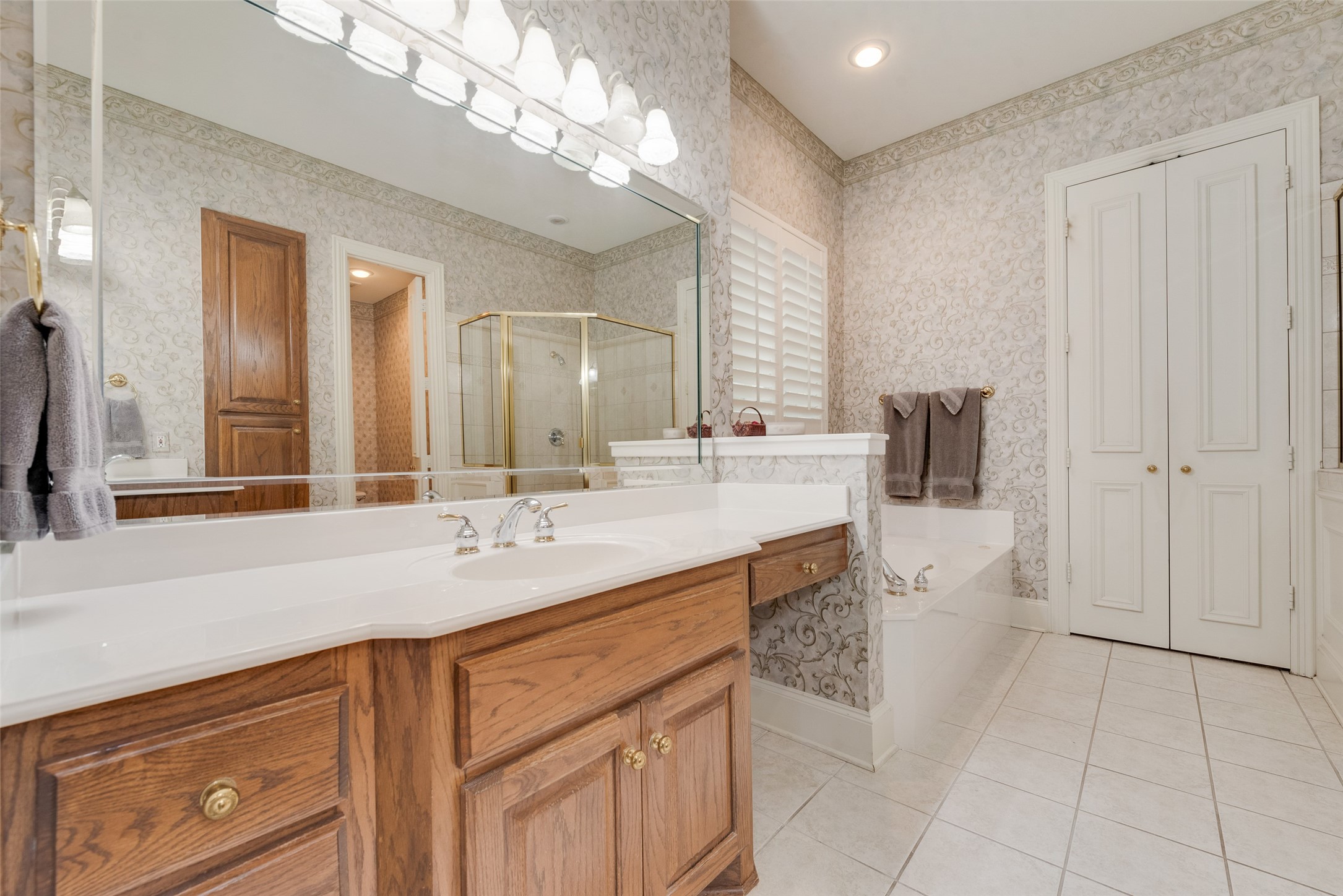 Heath, Texas, 75032, United States, 5 Bedrooms Bedrooms, ,4 BathroomsBathrooms,Residential,For Sale,1847303