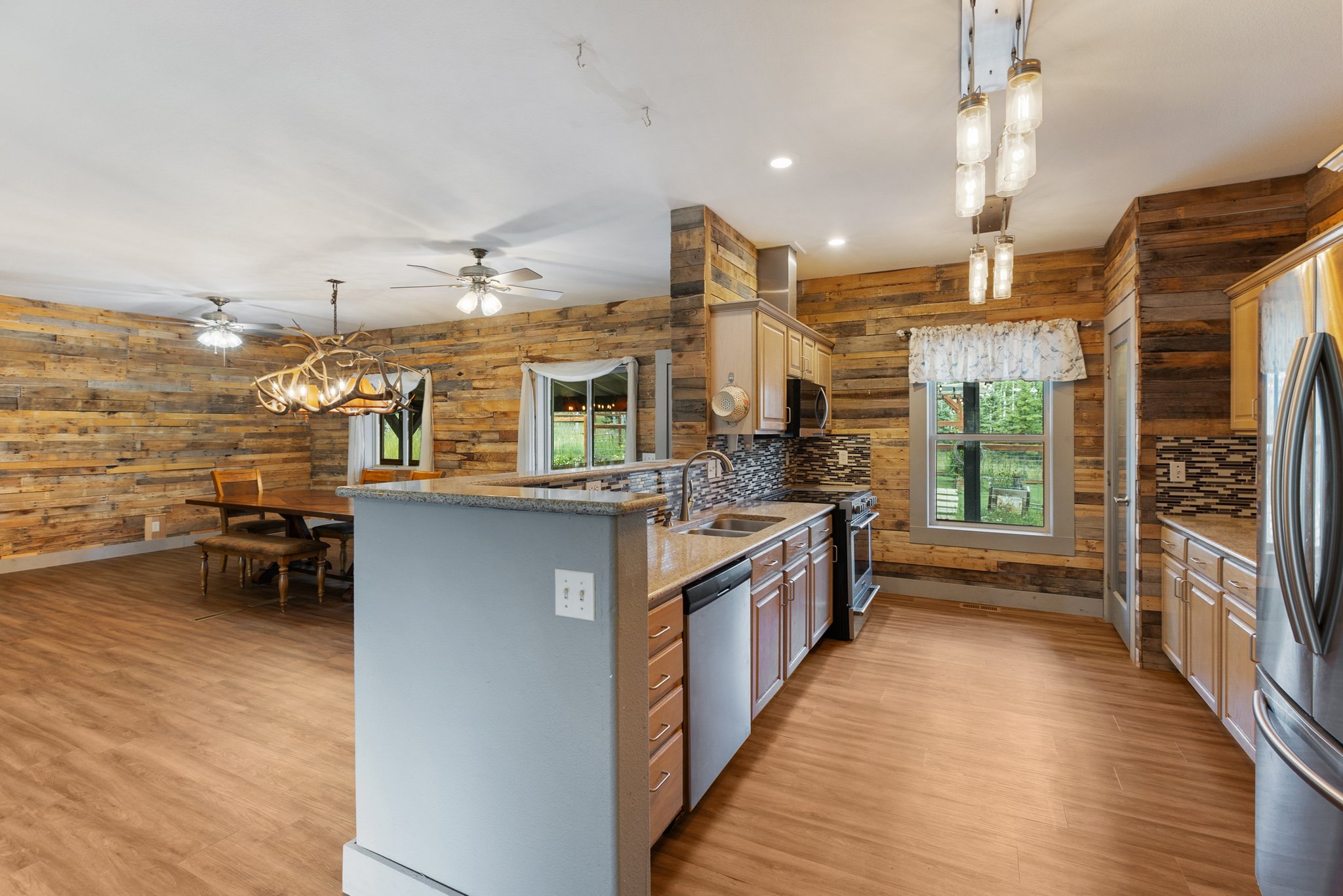 Divide, Colorado, 80814, United States, 3 Bedrooms Bedrooms, ,2 BathroomsBathrooms,Residential,For Sale,1918151