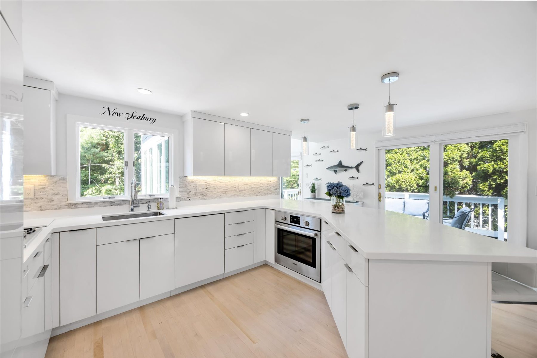  Beautifully Remodeled Cape Style Home - 物件實景