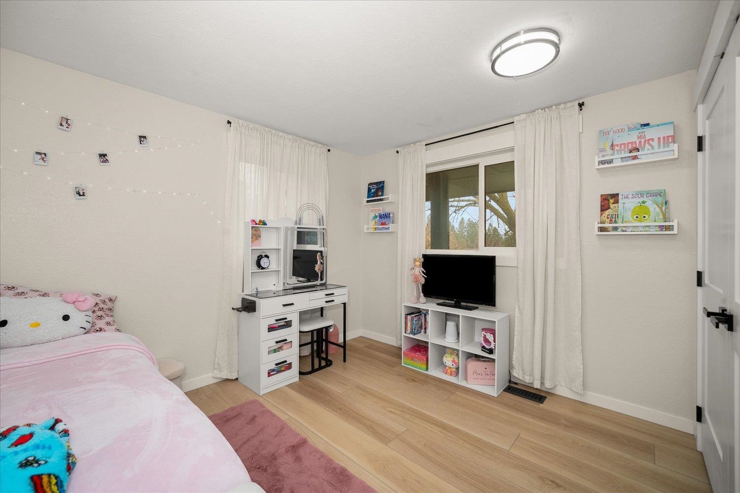 Colbert, Washington, 99005, United States, 5 Bedrooms Bedrooms, ,3 BathroomsBathrooms,Residential,For Sale,1998044