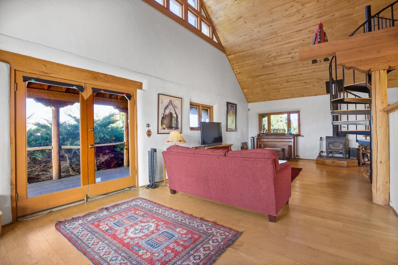 Taos, New Mexico, 87571, United States, 5 Bedrooms Bedrooms, ,5 BathroomsBathrooms,Residential,For Sale,1850359