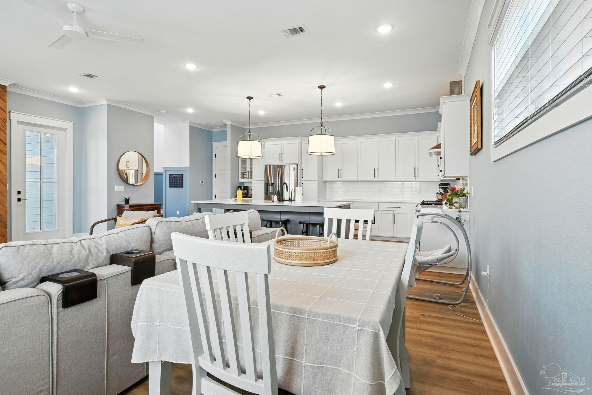 Pensacola, Florida, 32507, United States, 3 Bedrooms Bedrooms, ,3 BathroomsBathrooms,Residential,For Sale,1956386