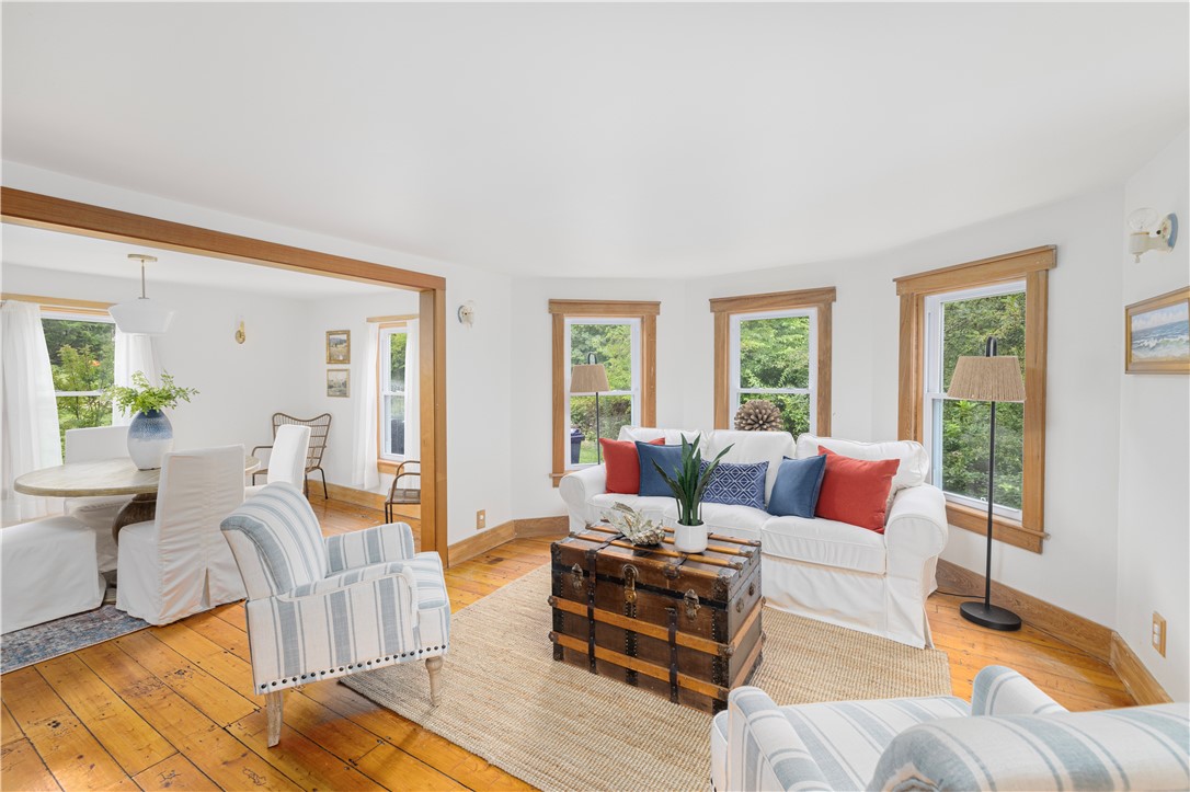 North Kingstown, Rhode Island, 02874, United States, 3 Bedrooms Bedrooms, ,2 BathroomsBathrooms,Residential,For Sale,1895355