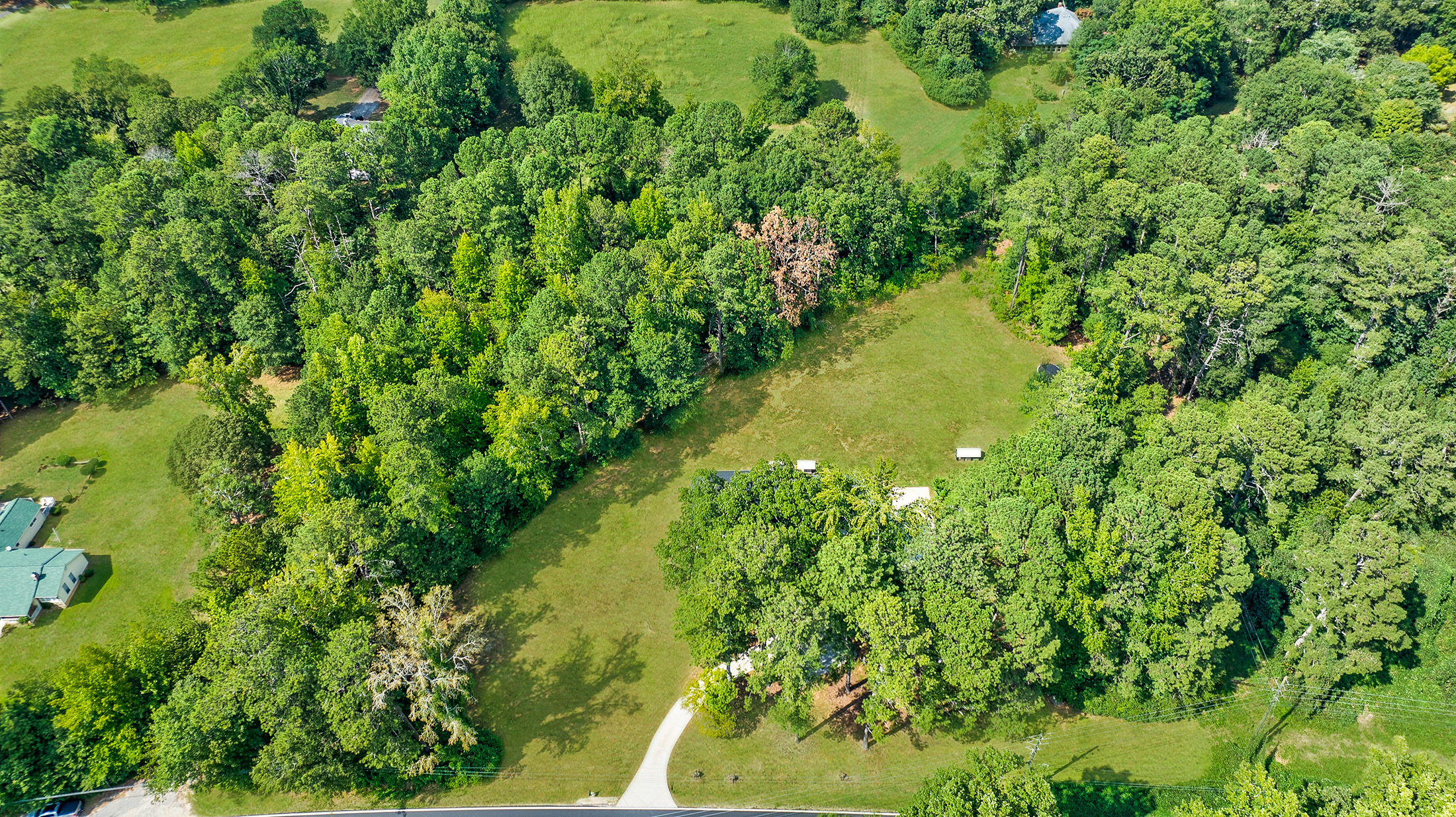  Stunning Fully Renovated Oasis on 2.4+/- Acres - 物件實景