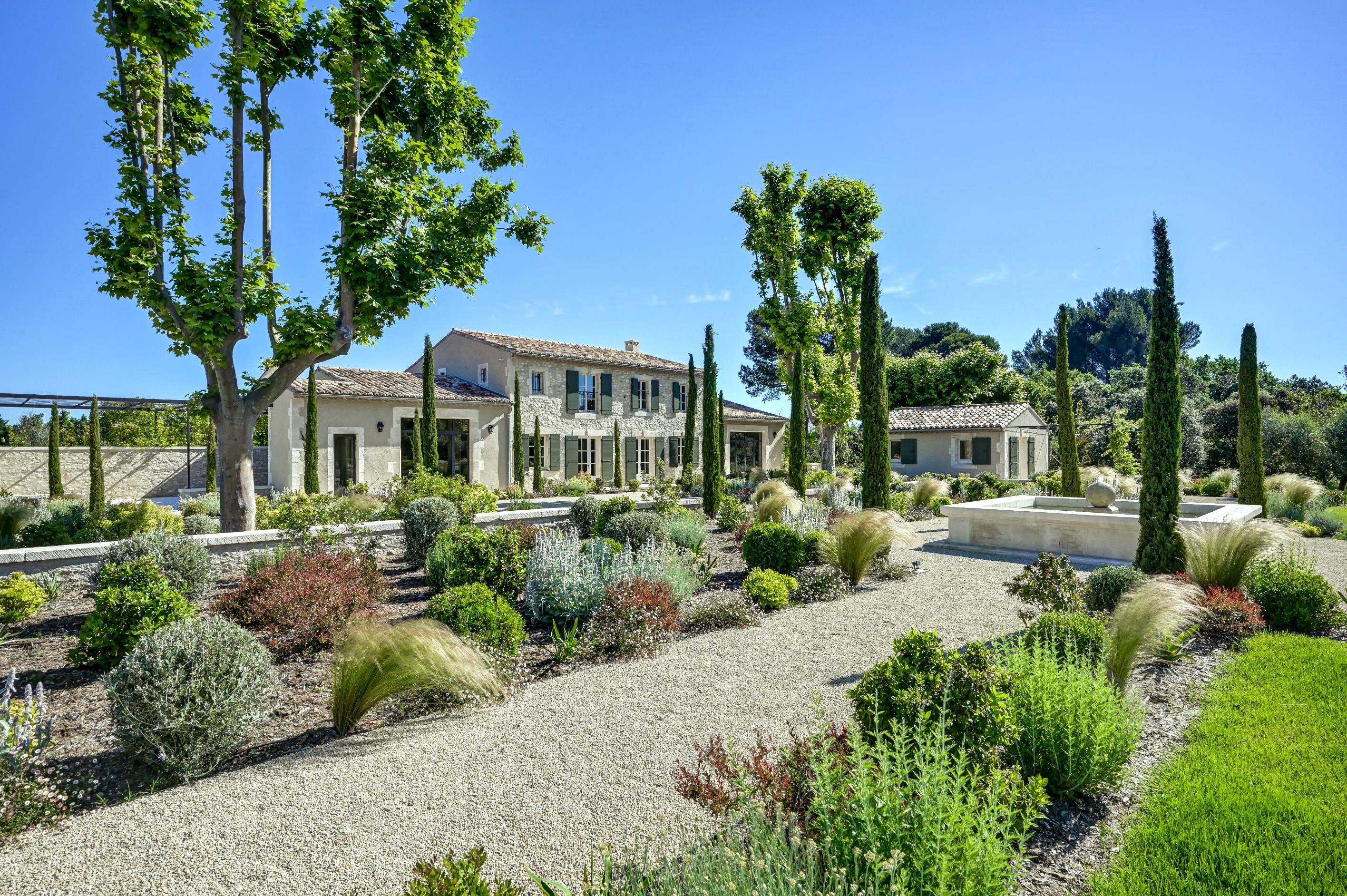  Renovated stone farmhouse with stunning views of the Alpilles, tennis court and… - 物件實景