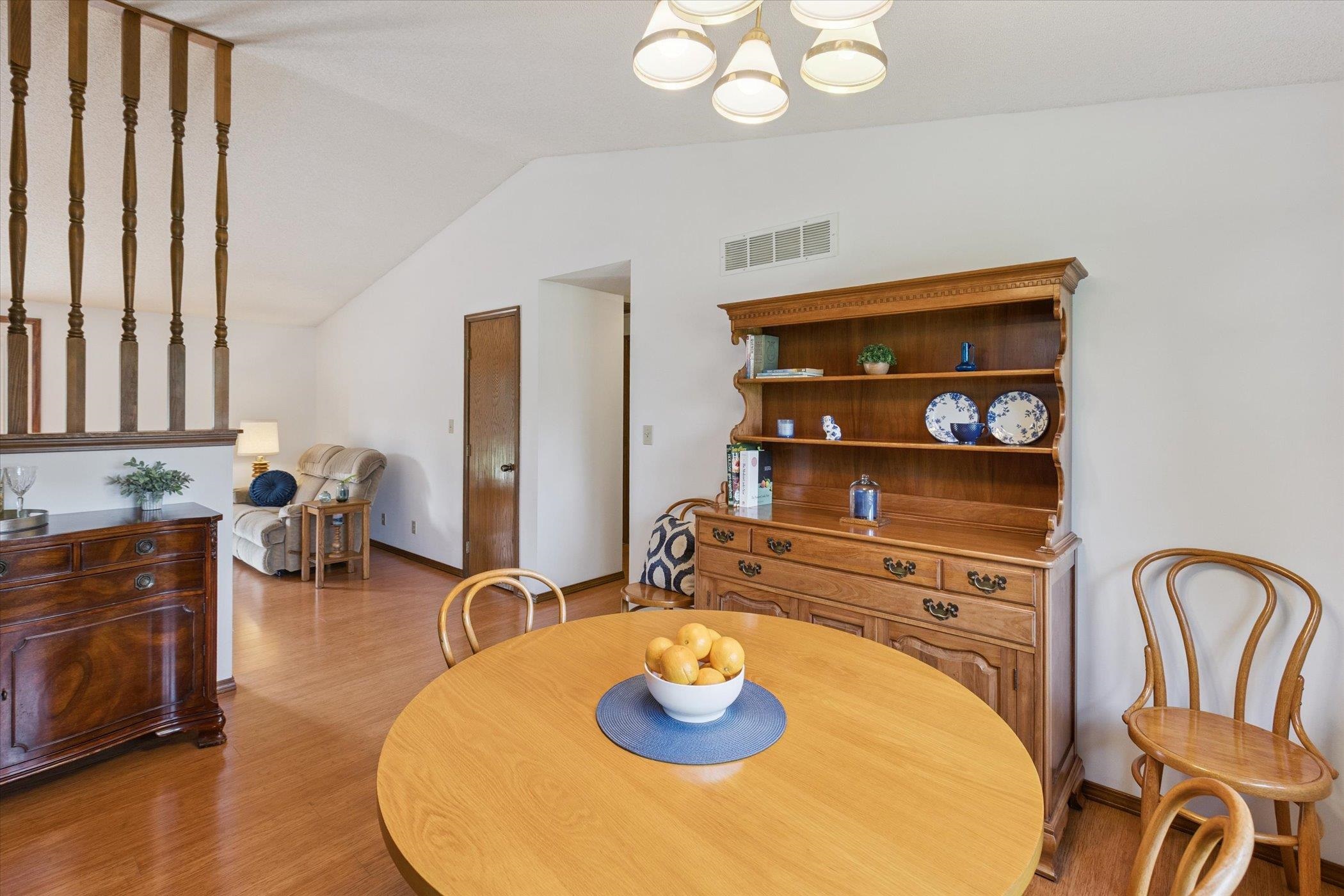 Midland, Michigan, 48640, United States, 3 Bedrooms Bedrooms, ,3 BathroomsBathrooms,Residential,For Sale,1975279