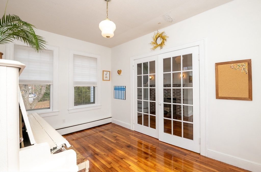 Stoneham, Massachusetts, 02180, United States, 3 Bedrooms Bedrooms, ,1 BathroomBathrooms,Residential,For Sale,1974413