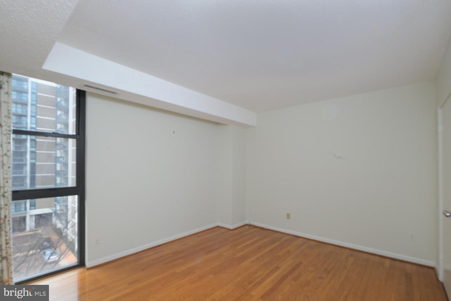 Arlington, Virginia, 22204, United States, 2 Bedrooms Bedrooms, ,2 BathroomsBathrooms,Residential,For Sale,1996960