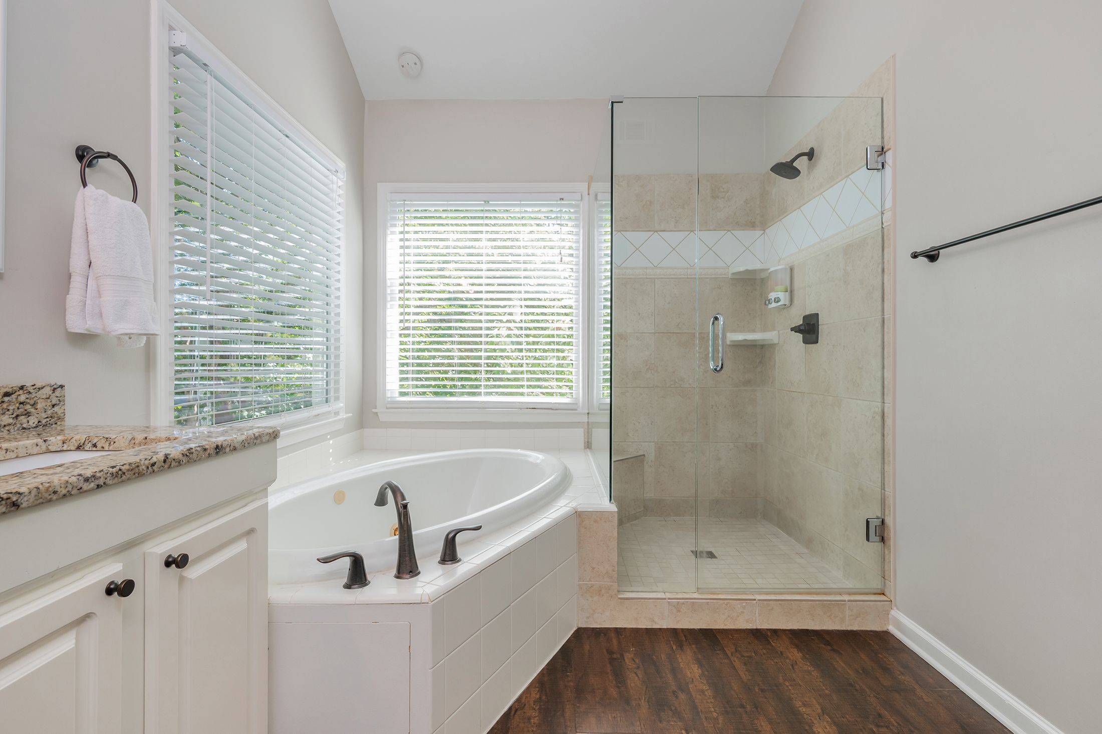  Timeless Charm Meets Effortless Everyday Living in the Heart of Alpharetta - 物件實景