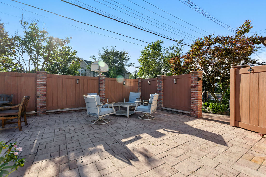 Howard Beach, New York, 11414, United States, 4 Bedrooms Bedrooms, ,4 BathroomsBathrooms,Residential,For Sale,1984168