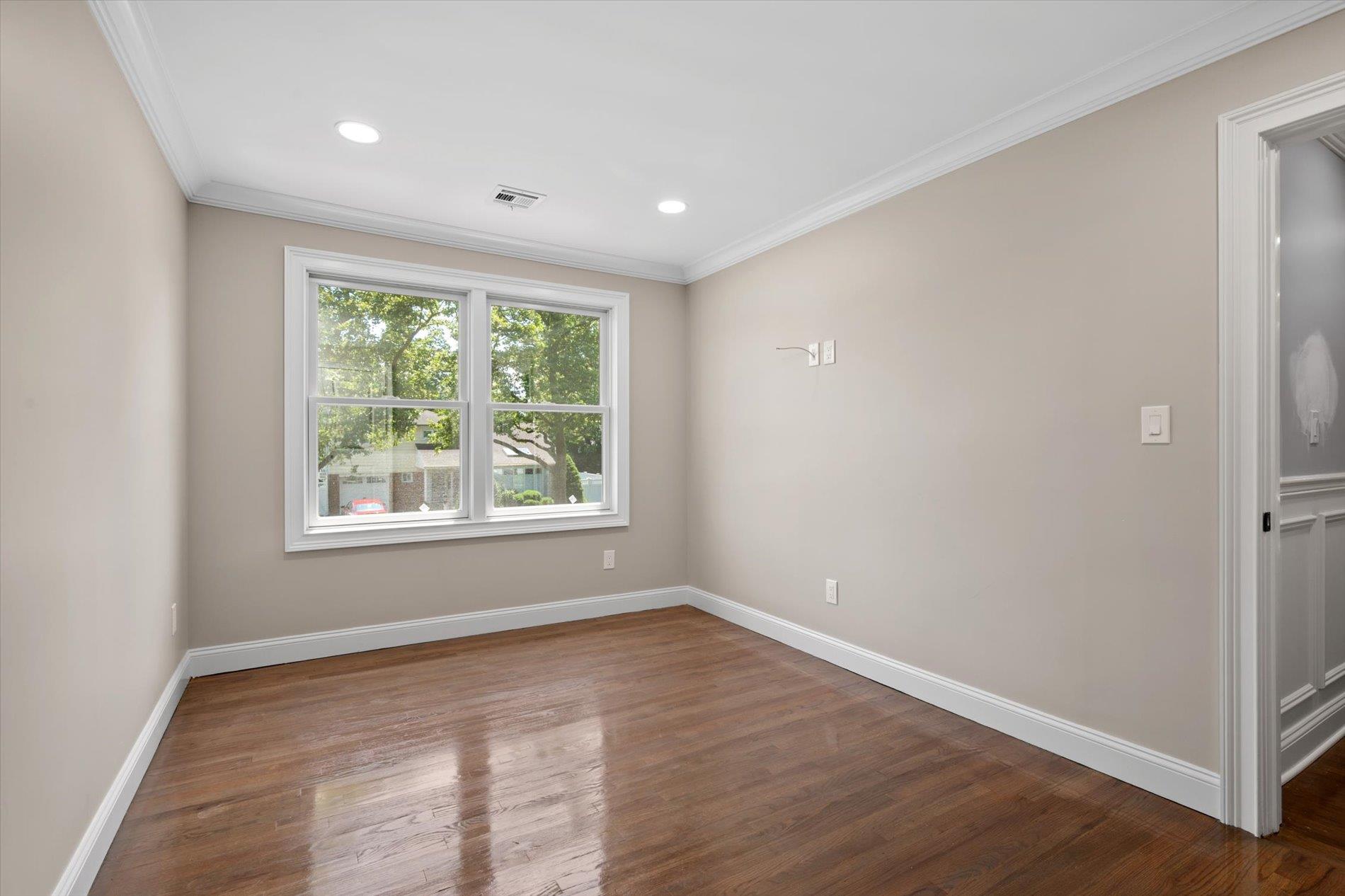 Massapequa Park, New York, 11762, United States, 5 Bedrooms Bedrooms, ,4 BathroomsBathrooms,Residential,For Sale,1903014