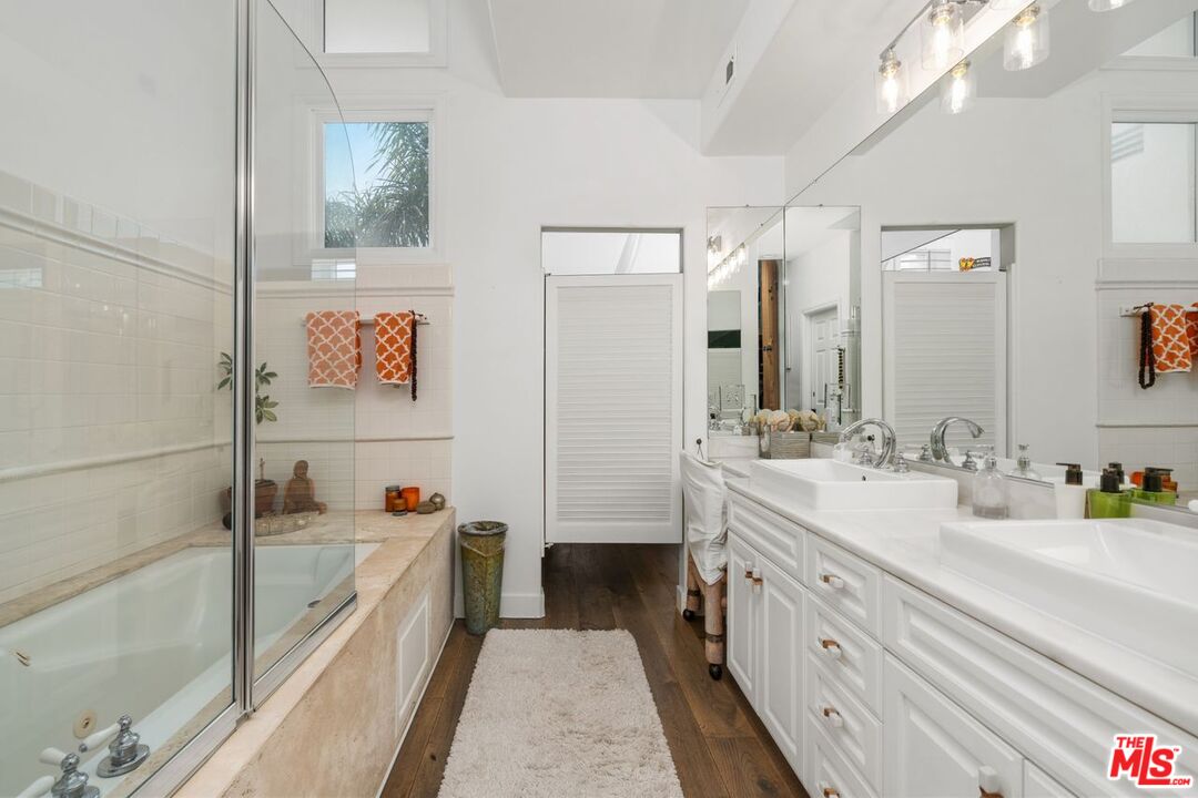 Malibu, California, 90265, United States, 3 Bedrooms Bedrooms, ,3 BathroomsBathrooms,Residential,For Sale,1807651