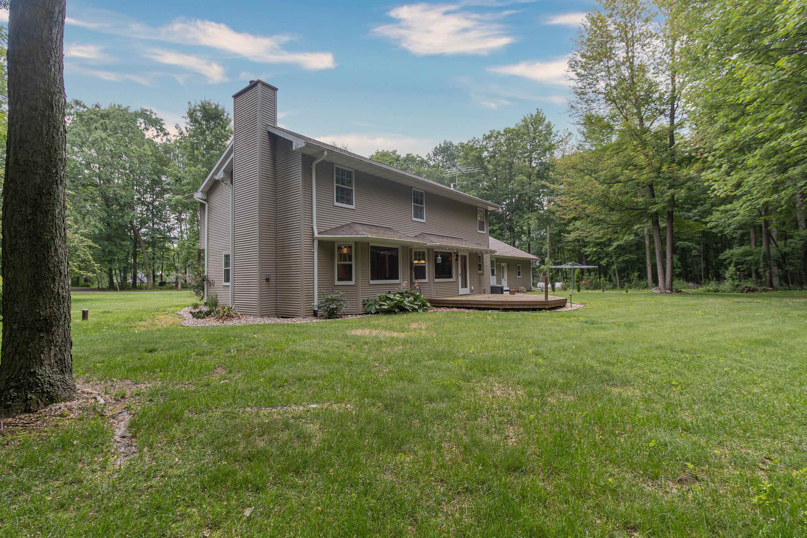 WAUPACA, Wisconsin, 54981, United States, 4 Bedrooms Bedrooms, ,3 BathroomsBathrooms,Residential,For Sale,1913222
