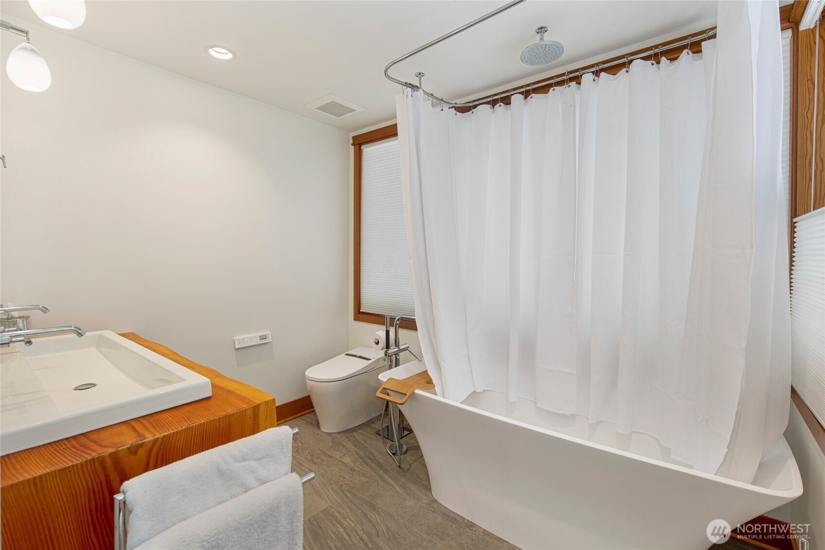 Friday Harbor, Washington, 98250, United States, 2 Bedrooms Bedrooms, ,2 BathroomsBathrooms,Residential,For Sale,1850093