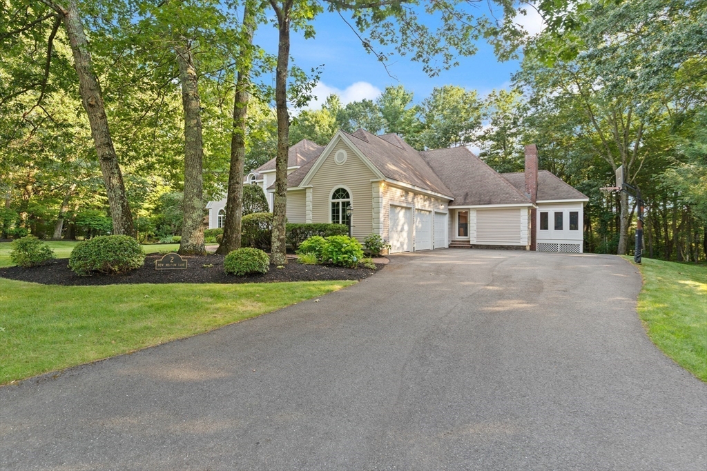 Topsfield, Massachusetts, 01983, United States, 4 Bedrooms Bedrooms, ,4 BathroomsBathrooms,Residential,For Sale,1901084
