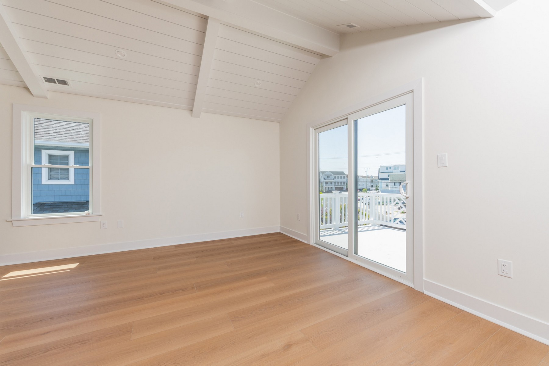  1625 Bay Avenue - 物件實景