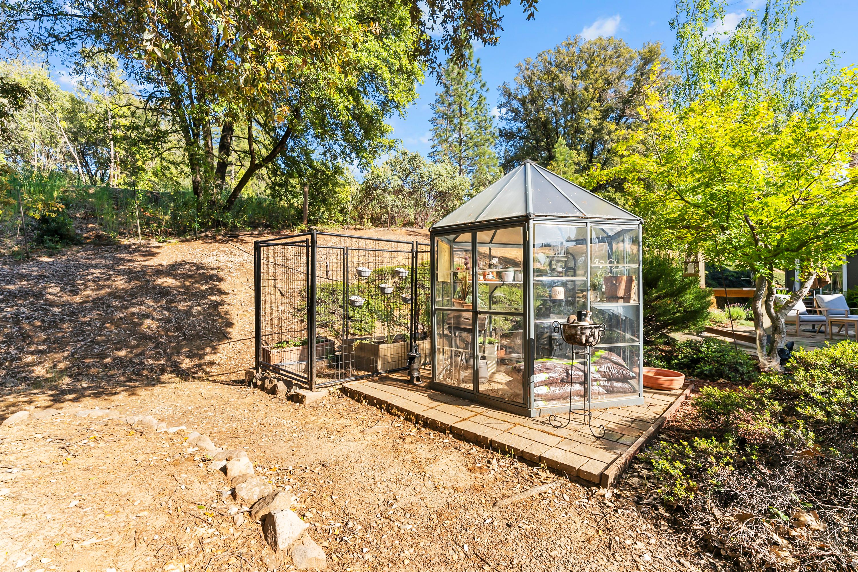  Thoughtfully Designed Living with Income Potential - 物件實景