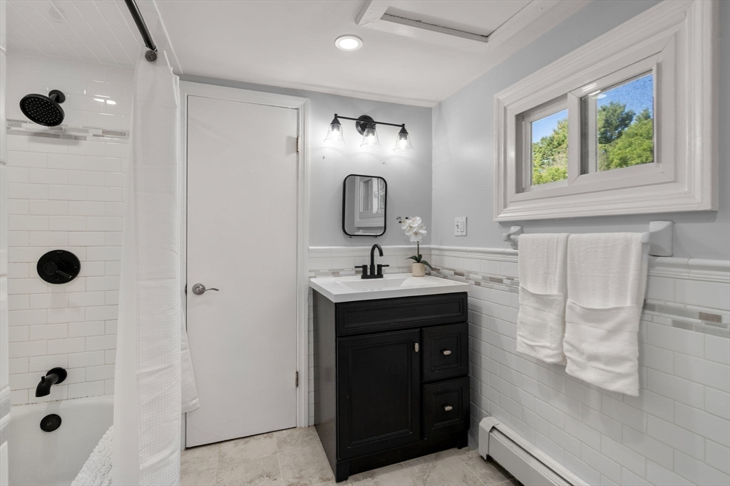 Medway, Massachusetts, 02053, United States, 3 Bedrooms Bedrooms, ,2 BathroomsBathrooms,Residential,For Sale,1958894