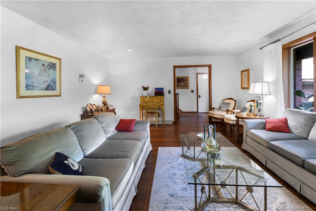 Chester, West Virginia, 26034, United States, 4 Bedrooms Bedrooms, ,3 BathroomsBathrooms,Residential,For Sale,1974553