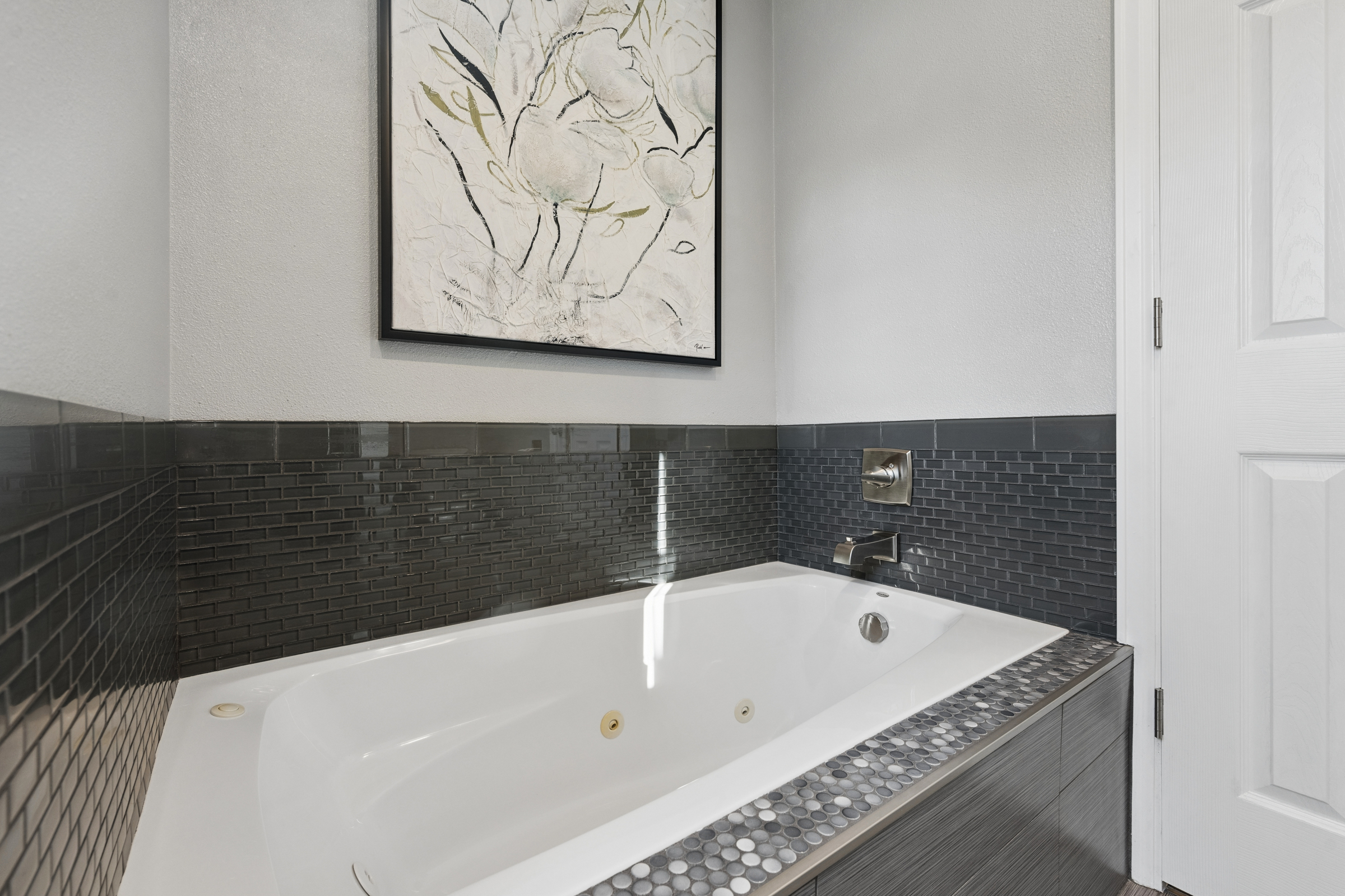  Beautifully Updated and Meticulously Maintained Home - 物件實景
