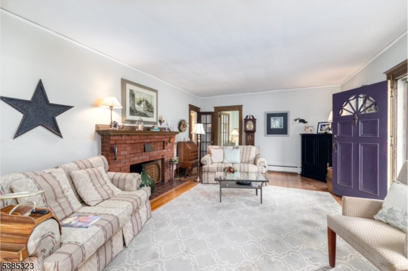 West Caldwell Twp., New Jersey, 07006, United States, 3 Bedrooms Bedrooms, ,1 BathroomBathrooms,Residential,For Sale,1949802