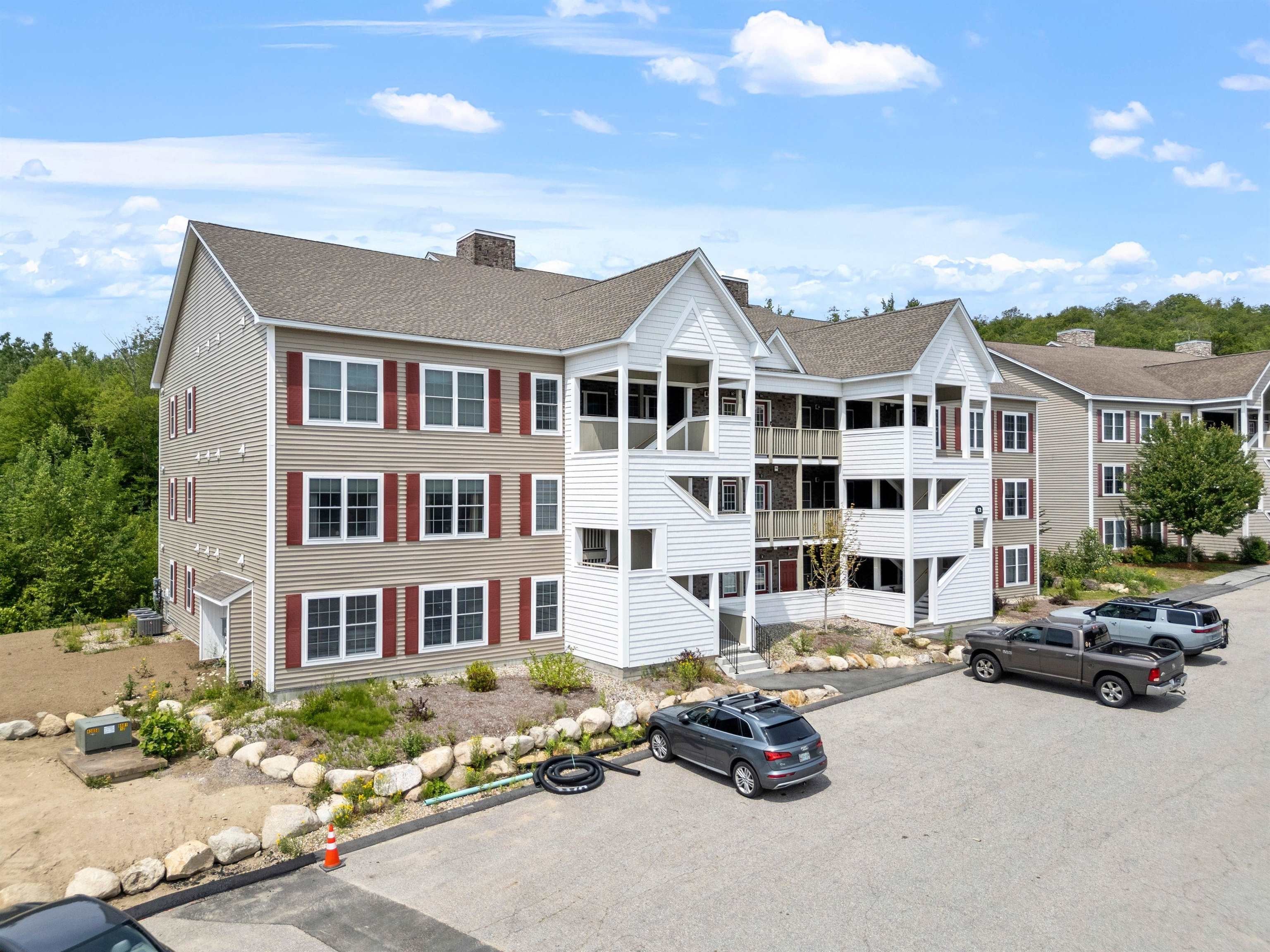 Lincoln, New Hampshire, 03251, United States, 3 Bedrooms Bedrooms, ,2 BathroomsBathrooms,Residential,For Sale,1900633