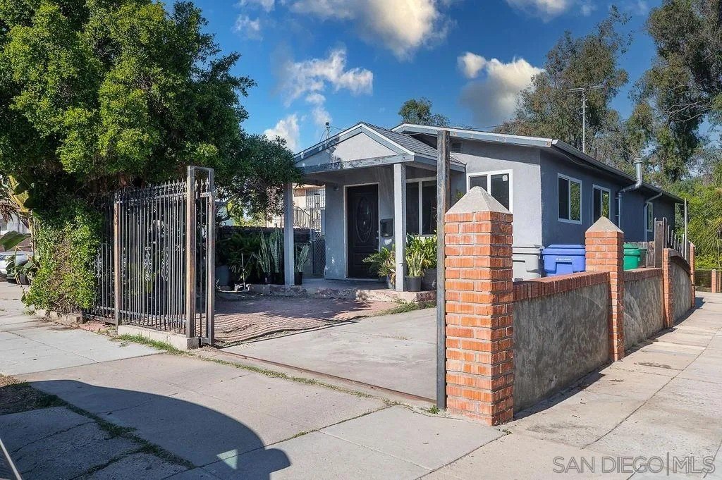 Auburn Dr, San Diego, CA 92105