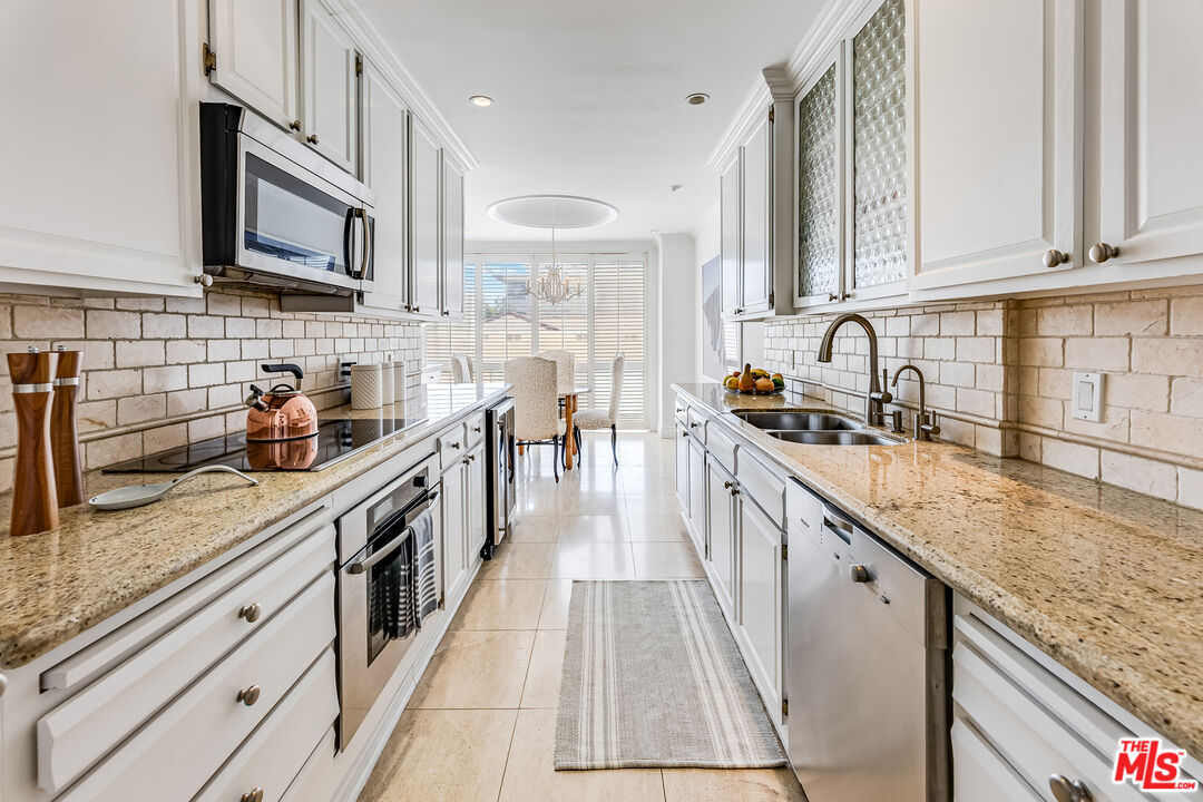 339 N Palm Dr #202, Beverly Hills, California, 90210, United States, 2 Bedrooms Bedrooms, ,3 BathroomsBathrooms,Residential,For Sale,339 N Palm Dr #202,1557468