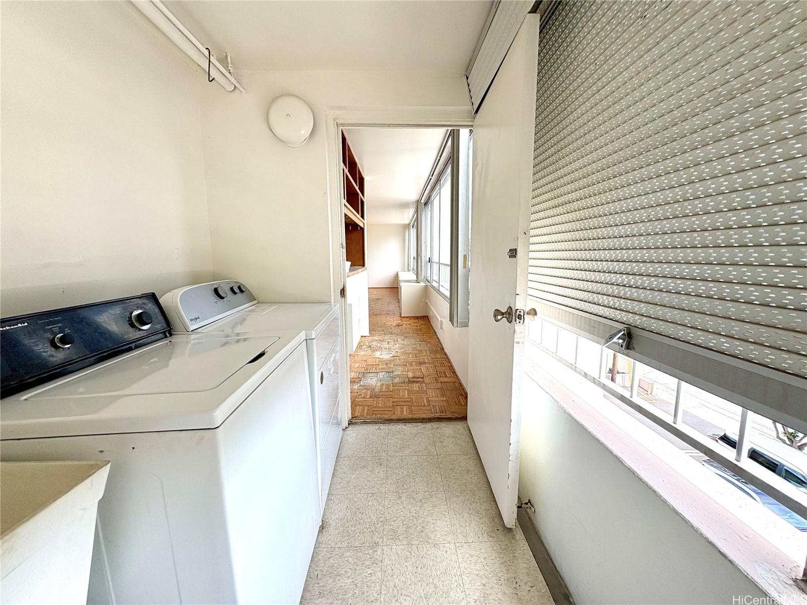 Honolulu, Hawaii, 96822, United States, 2 Bedrooms Bedrooms, ,2 BathroomsBathrooms,Residential,For Sale,1868361