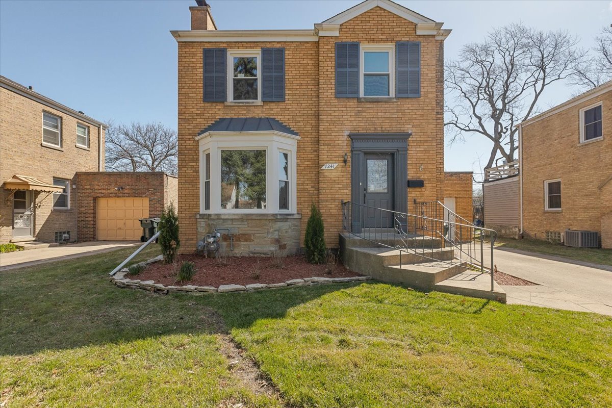Lincolnwood, Illinois, 60712, United States, 3 Bedrooms Bedrooms, ,2 BathroomsBathrooms,Residential,For Sale,1900722